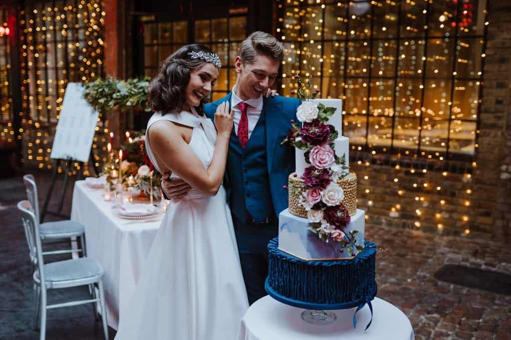 couple and the wedding cake