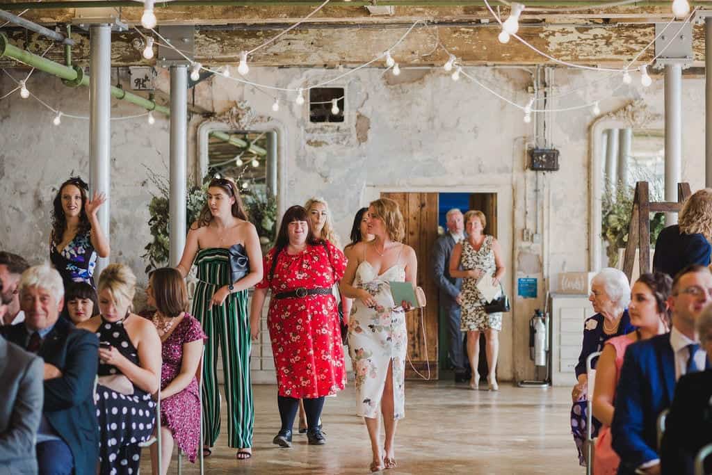 guests getting ready for the wedding 