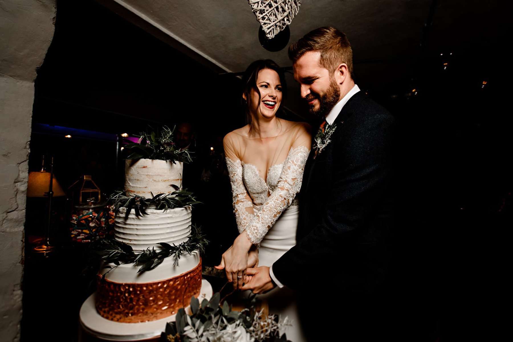 cutting the wedding cake 