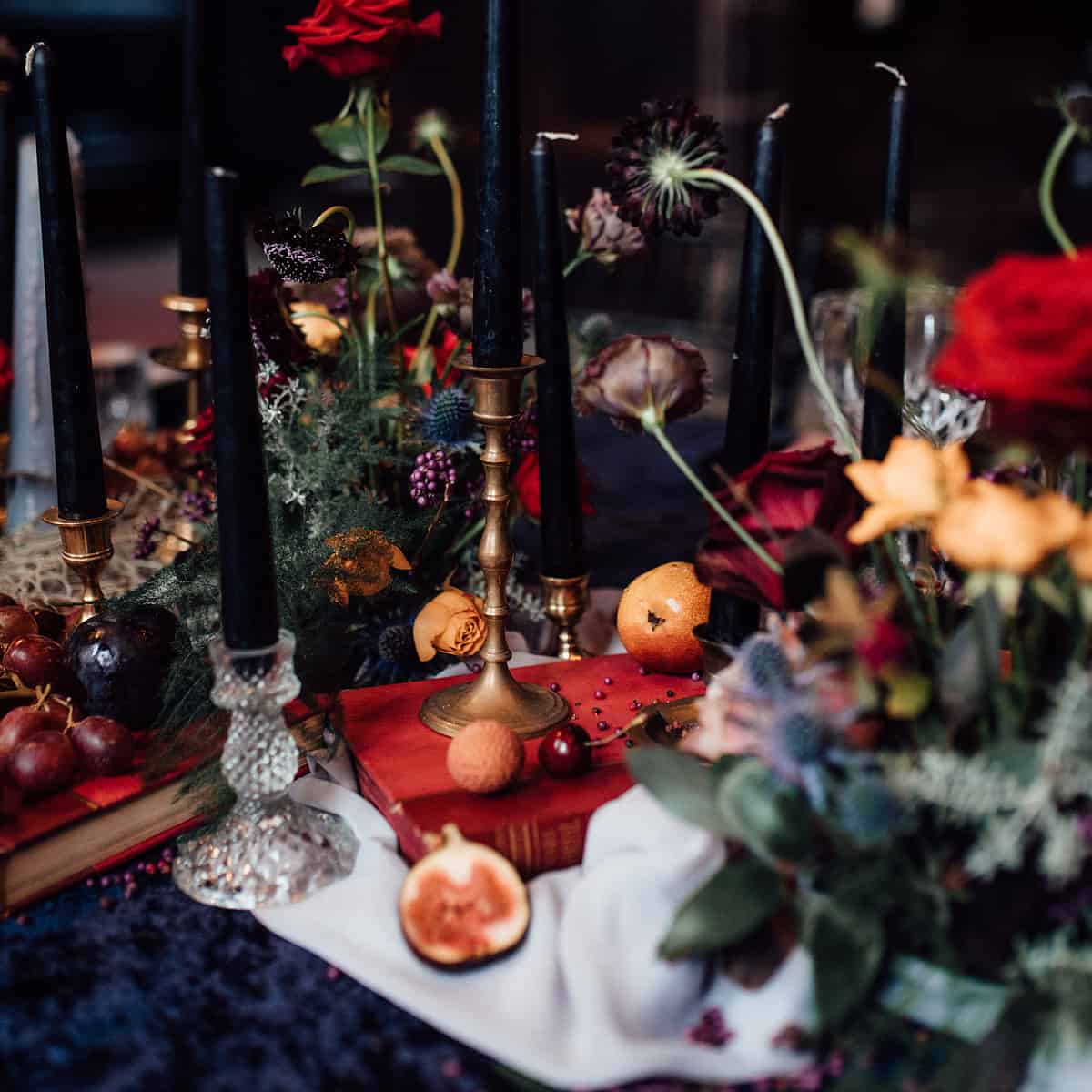 The ultimate guide to have an elegantly gothic wedding