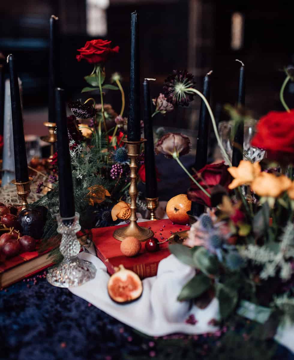 The ultimate guide to have an elegantly gothic wedding