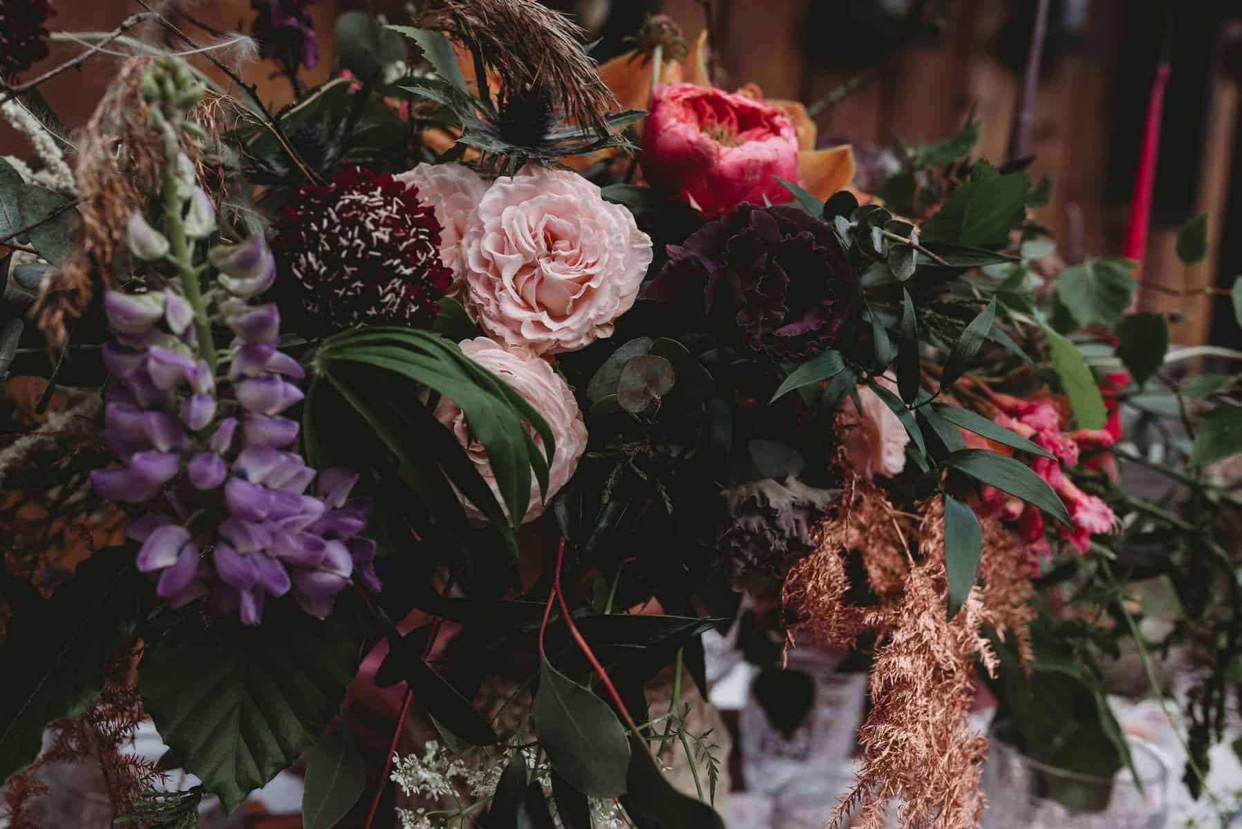 Winter Wedding Flower guide: What is in season, costs and ideas!