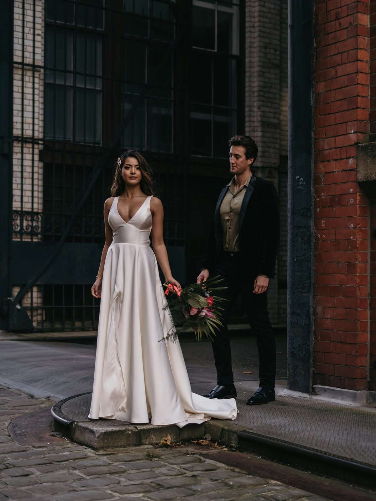 city wedding couple