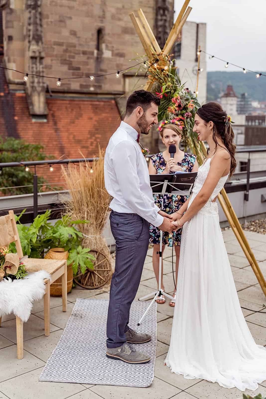 couple at ceremony stuttgart