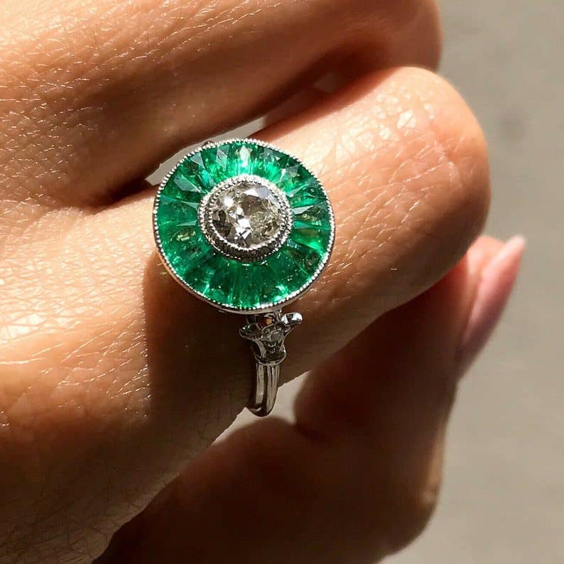 emerald green stone ring 