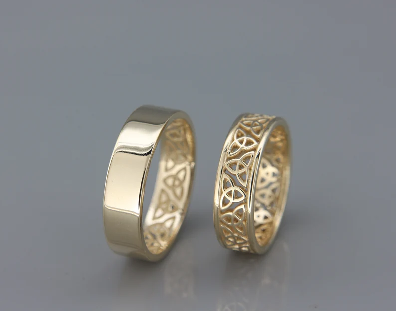 triquetra wedding ring in gold
