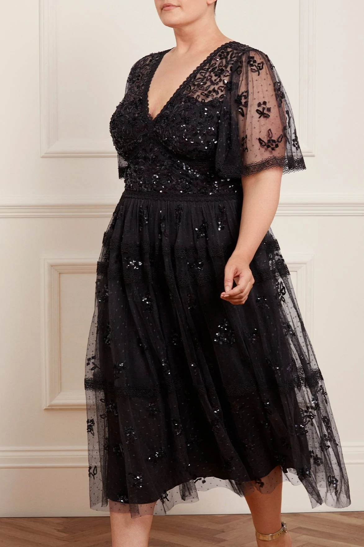 sequin design maxi dress with lace sleeves
