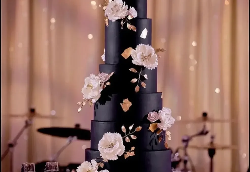 The Best Bold, Elegant Black Wedding Cake Ideas