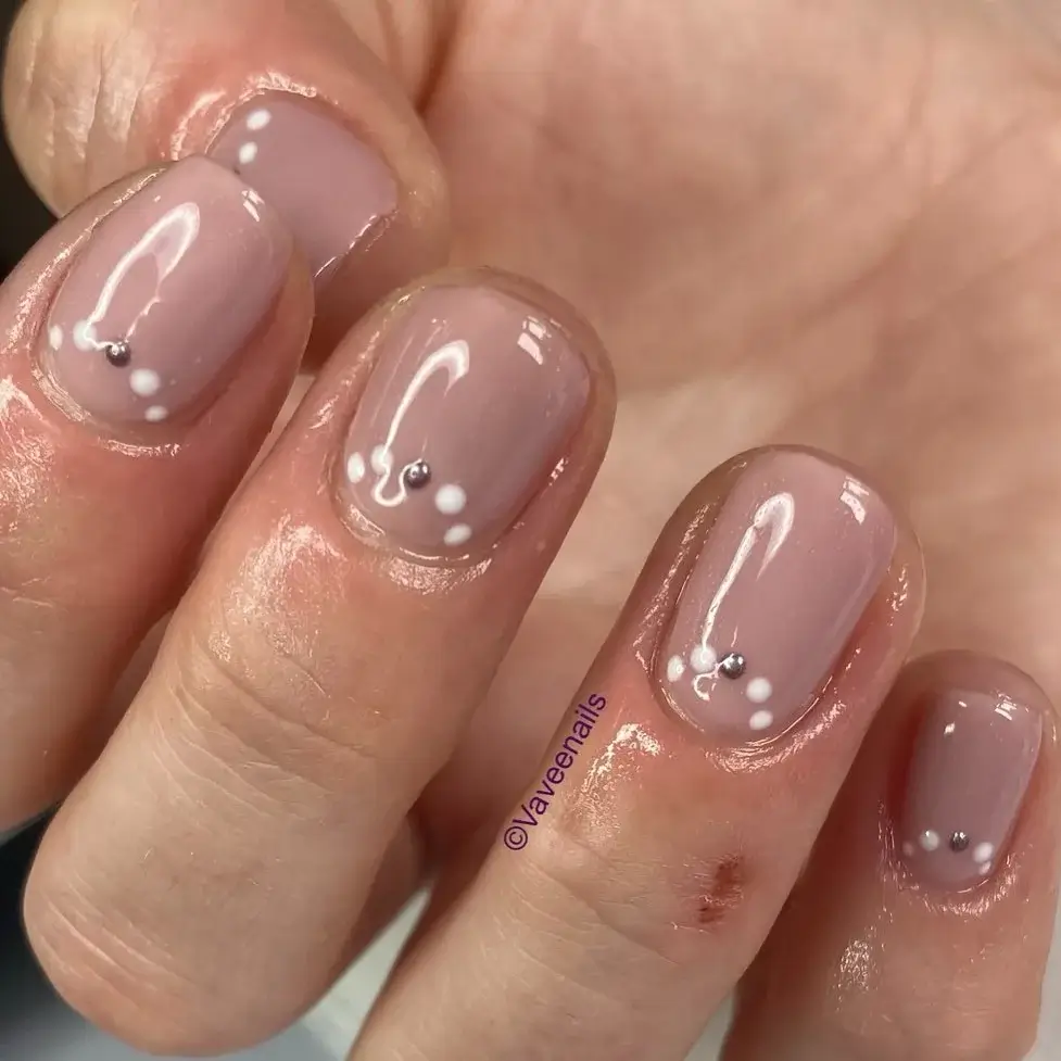 dot curve detail on short nails in nude 