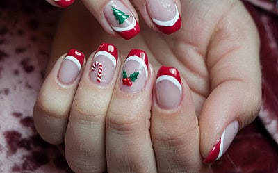 10 Stunning Holiday Nail Designs for Christmas Weddings