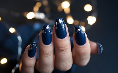 11 Glamorous New Year’s Eve Wedding Nail Ideas for a Glittery Celebration