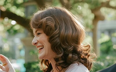 How to Wear Your Hair Down as the Mother of the Bride: 15 Beautiful Ideas