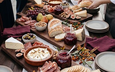 18 Fall Wedding Appetizers: Warm Dips, Sharing Platters and Seasonal Starters